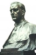 Escultura busto de Julio Romero